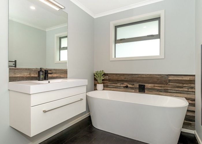 at 15 Sterling Park, Lytton West, Gisborne