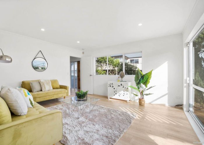  at 64A Browns Bay Road, Rothesay Bay, North Shore City, Auckland