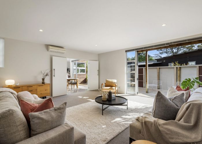  at 6 Zion Road, Birkenhead, Auckland