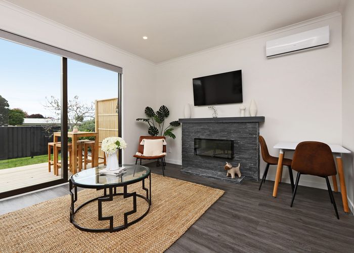  at 1-2/406 Burnett Street, Mahora, Hastings