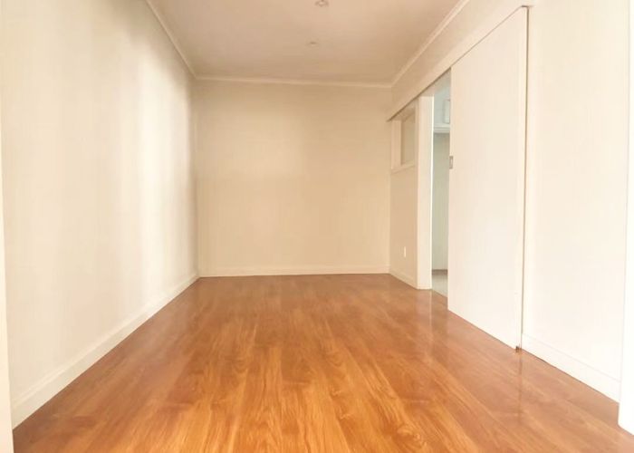  at 2/3202 Great north Road, New Lynn, Waitakere City, Auckland