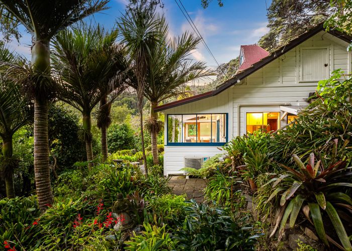  at 3 Huia Road, Days Bay, Eastbourne, Lower Hutt, Wellington