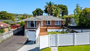  at 2/10 Stanaway Street, Hillcrest, Auckland