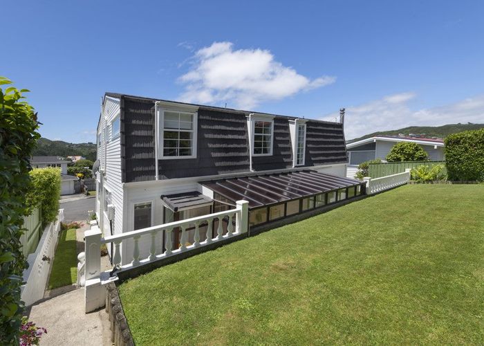  at 7 Epping Grove, Karori, Wellington