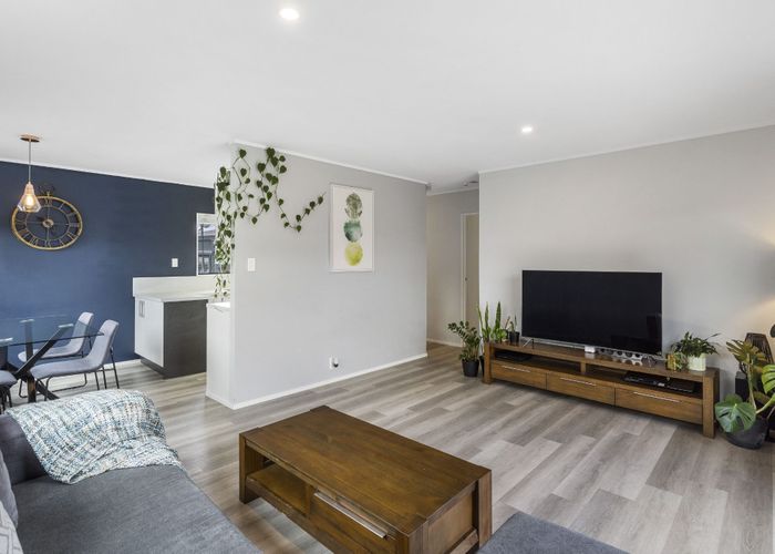  at 24 Bayside Avenue, Te Atatu Peninsula, Waitakere City, Auckland