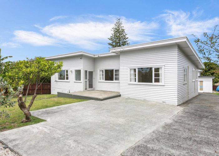  at 176 White Swan Road, Mount Roskill, Auckland