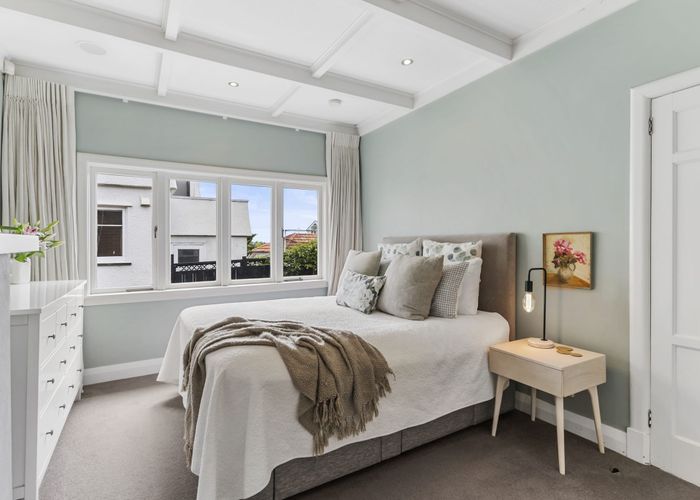  at 2/75 Queen Street, Northcote Point, Auckland