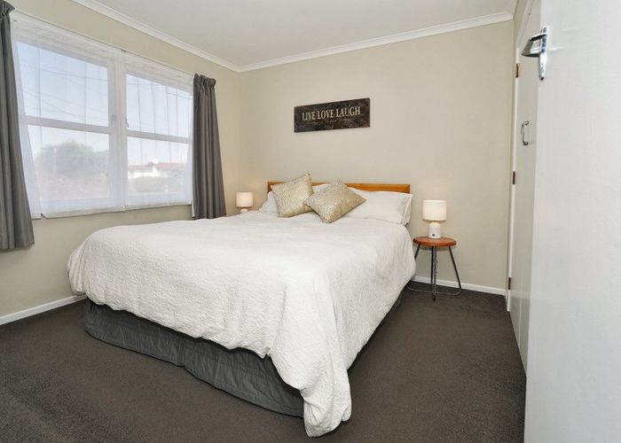  at 33 Beech Crescent, Hillcrest, Hamilton