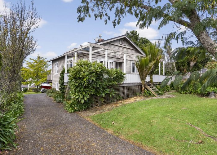  at 33A Roland Road, Greenhithe, North Shore City, Auckland