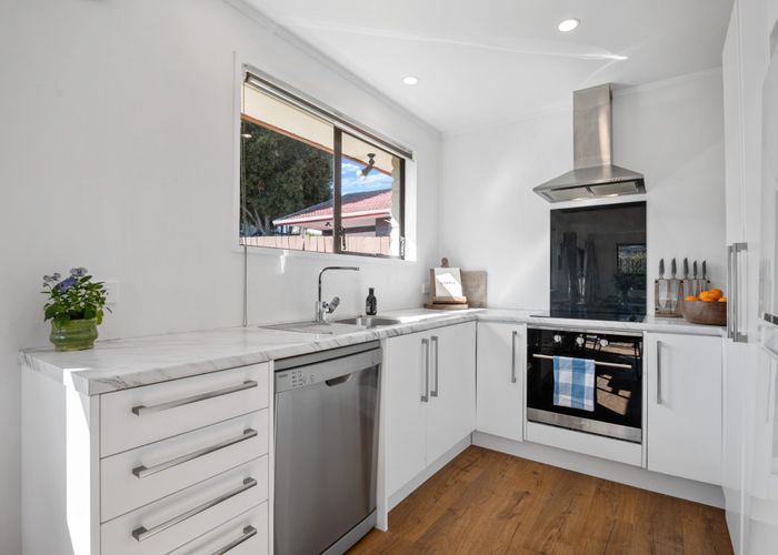  at 2/28 Parau Street, Three Kings, Auckland