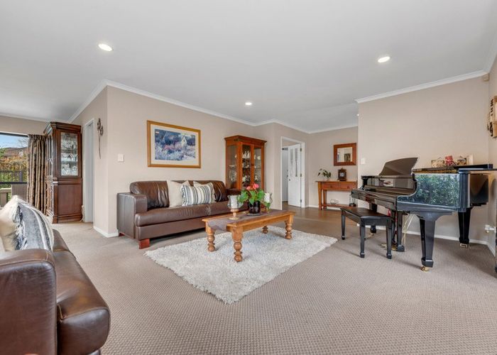  at 5 Moy Place, Dannemora, Manukau City, Auckland