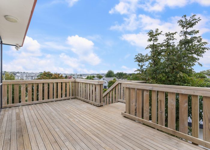  at 2/2 Grenadine Place, Unsworth Heights, North Shore City, Auckland