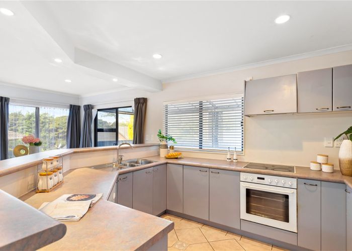  at 1/22 Lagoon Way, West Harbour, Auckland