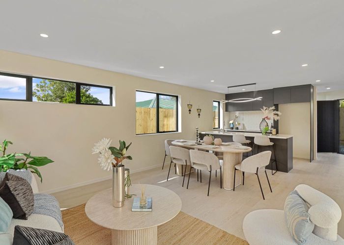  at 8C Deuxberry Avenue, Northcote, North Shore City, Auckland