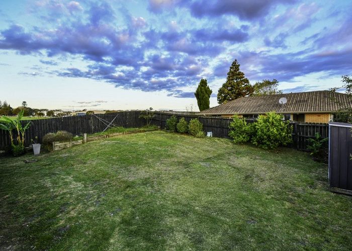  at 20 Glenveagh Park Drive, Weymouth, Auckland