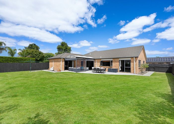  at 17 Grasmere Court, Huntington, Hamilton