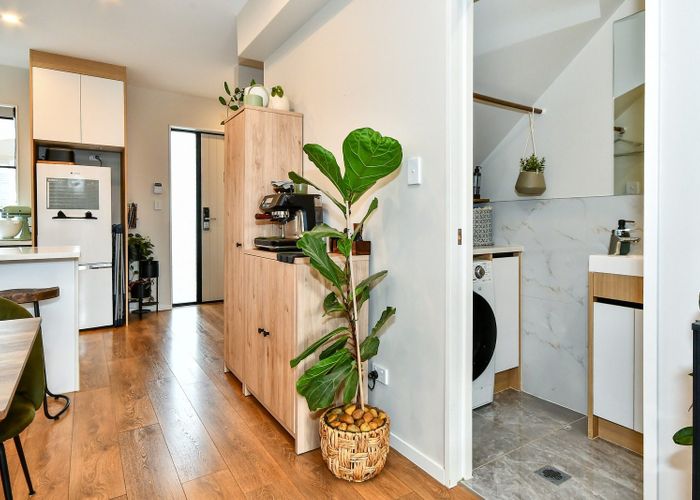  at 4 Freshland Drive, Flat Bush, Manukau City, Auckland