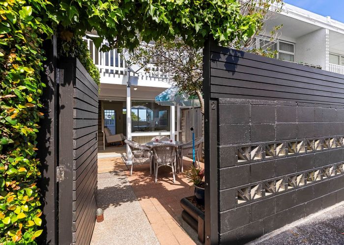  at 2/72 Sylvan Avenue, Northcote, North Shore City, Auckland