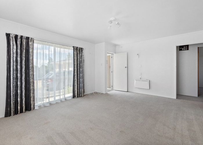  at 73 Tuhikaramea Road, Dinsdale, Hamilton, Waikato