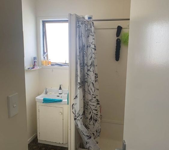  at 1 Hall Road, Glenfield, Auckland