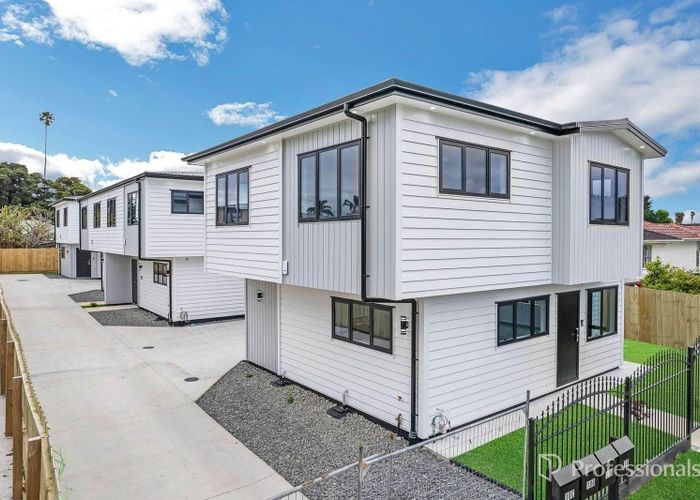  at 10 Kivell Close, Mangere East, Auckland
