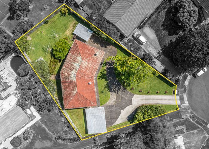  at 2/6 Hobday Place, Meadowbank, Auckland