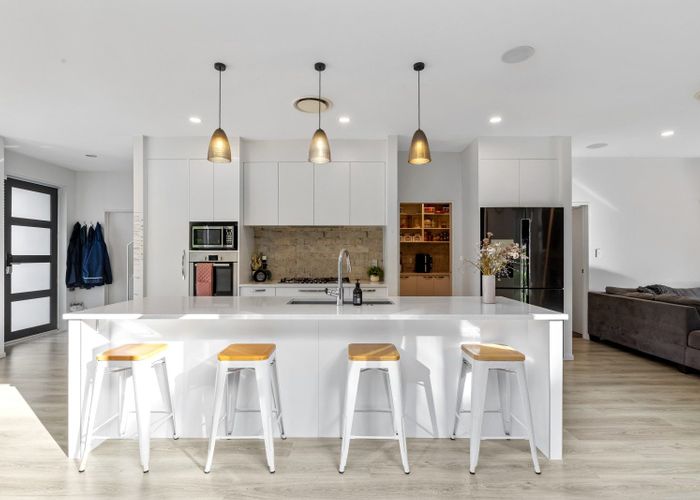  at 8 Somerset Place, Stanmore Bay, Rodney, Auckland