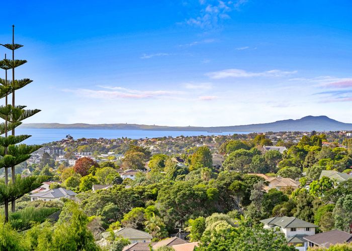  at 1/813 East Coast Road, Northcross, Auckland
