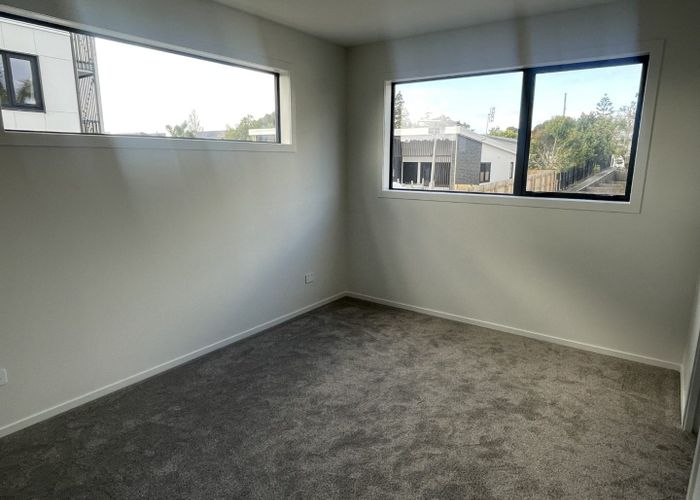  at 2/157 Beach Haven Road, Beach Haven, Auckland