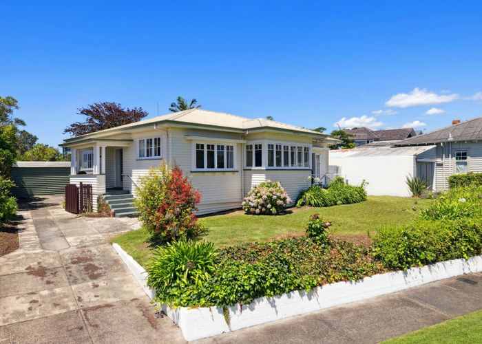  at 3 Marine Terrace, Bayswater, North Shore City, Auckland