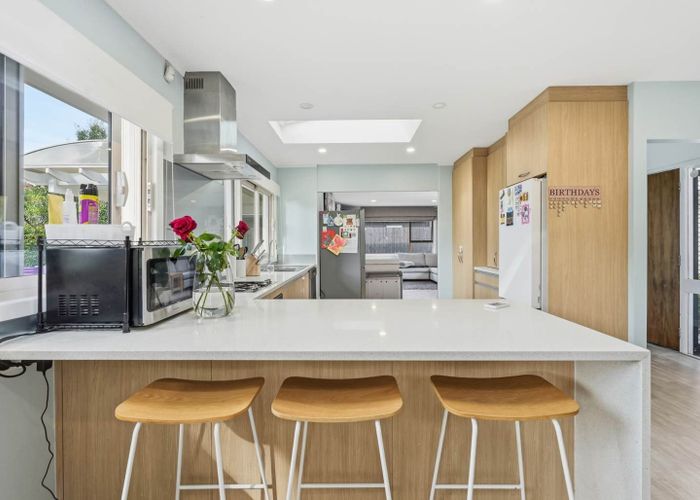  at 6 Fratley Avenue, Farm Cove, Manukau City, Auckland