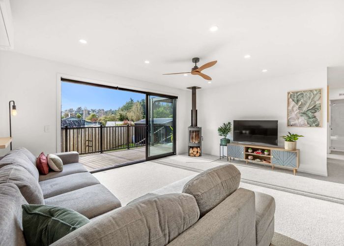  at 5 Beach Crescent, Waikuku Beach