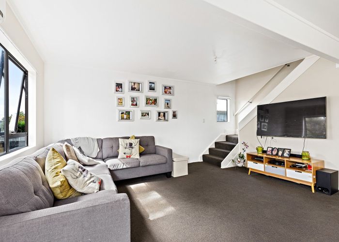  at 6 Te Moau Avenue, Parakai, Helensville, Rodney, Auckland