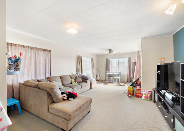  at 2/6 ALTAIR PLace, Windsor Park, Auckland