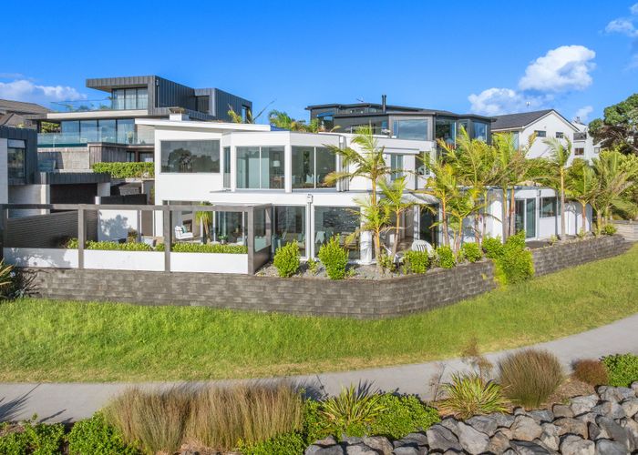  at 6B Arkley Avenue, Farm Cove, Manukau City, Auckland