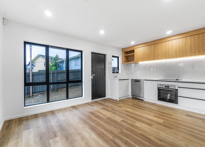  at 2/34A Secretariat Place, Randwick Park, Manukau City, Auckland