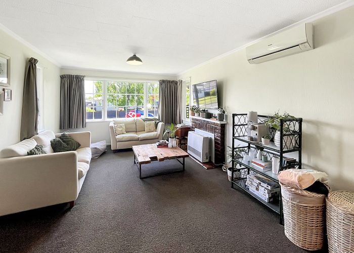  at 8 Norwich Place, Awapuni, Palmerston North, Manawatu / Whanganui