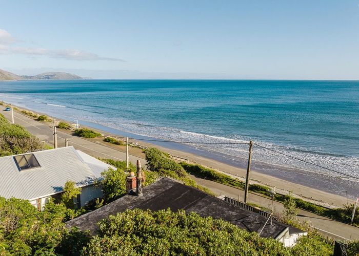  at 90 The Parade, Paekakariki