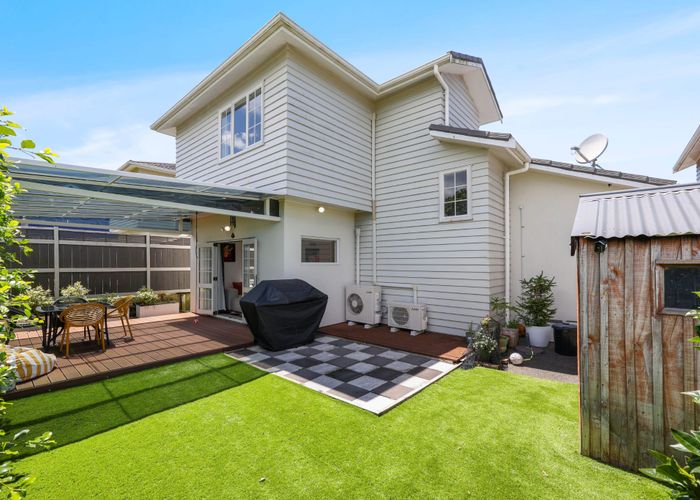  at 16 Mulvaney Crescent, Henderson, Waitakere City, Auckland