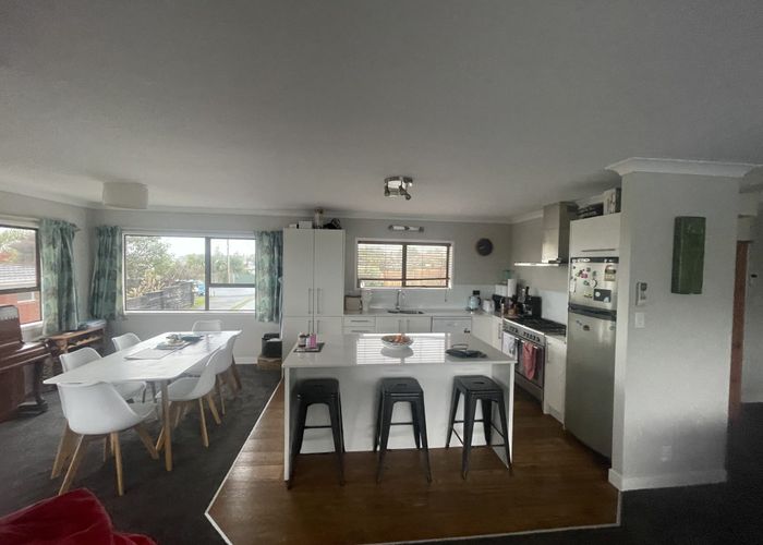  at 32 Coronation Road, Hillcrest, North Shore City, Auckland