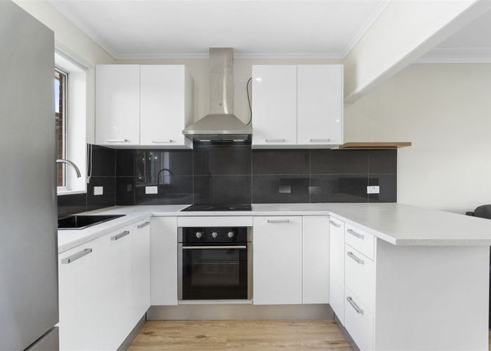  at 2/138 Richardson Road, Owairaka, Auckland