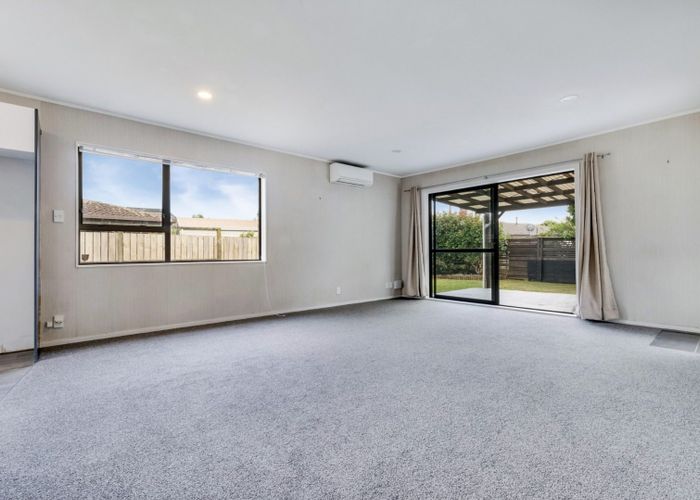  at 2/11 Beaumaris Way, Conifer Grove, Takanini