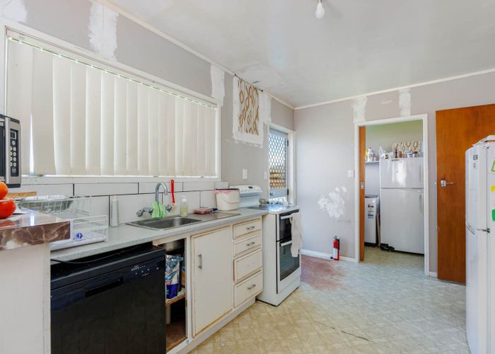  at 36 Akoranga Drive, Northcote, Auckland