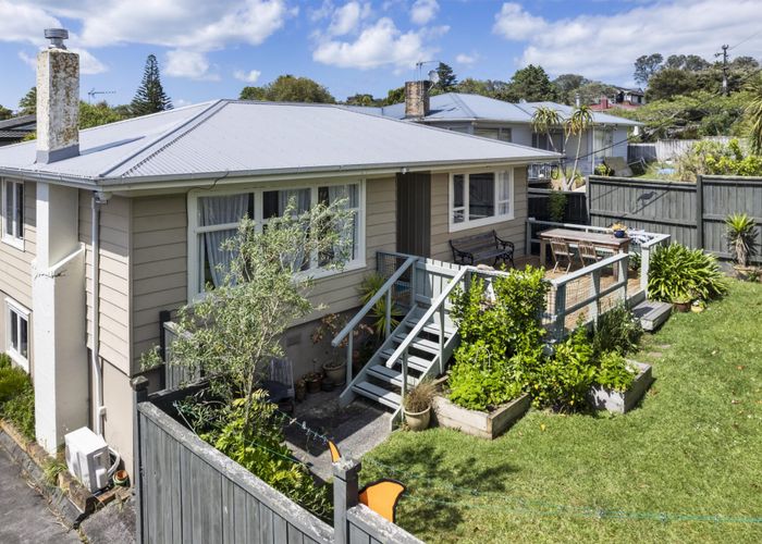  at 26 Avonleigh Road, Green Bay, Auckland