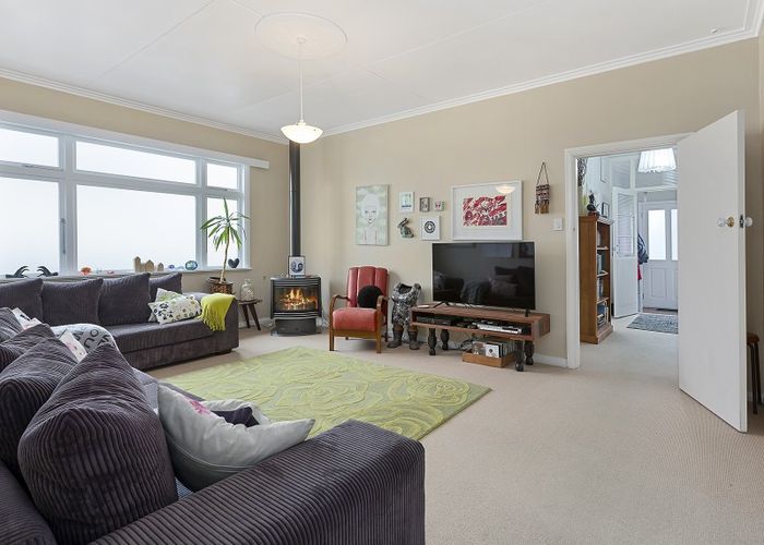  at 19 West Road, Northland, Wellington