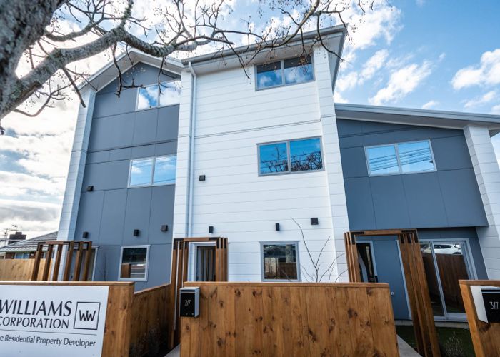  at 8/7 Flanshaw Road, Te Atatu South, Auckland