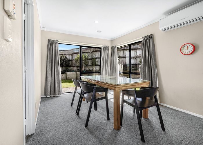  at 232 Grandview Road, Western Heights, Hamilton