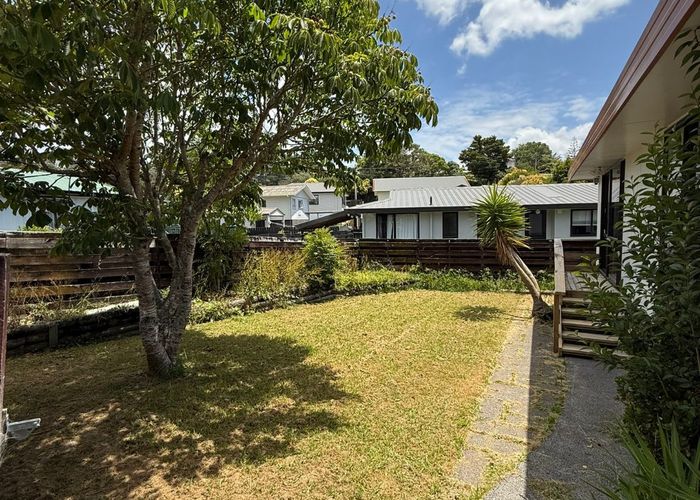  at 2/76 Parrs Cross Road, Henderson, Auckland