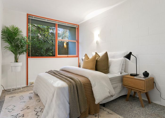  at 4/18 Edenvale Crescent, Mount Eden, Auckland