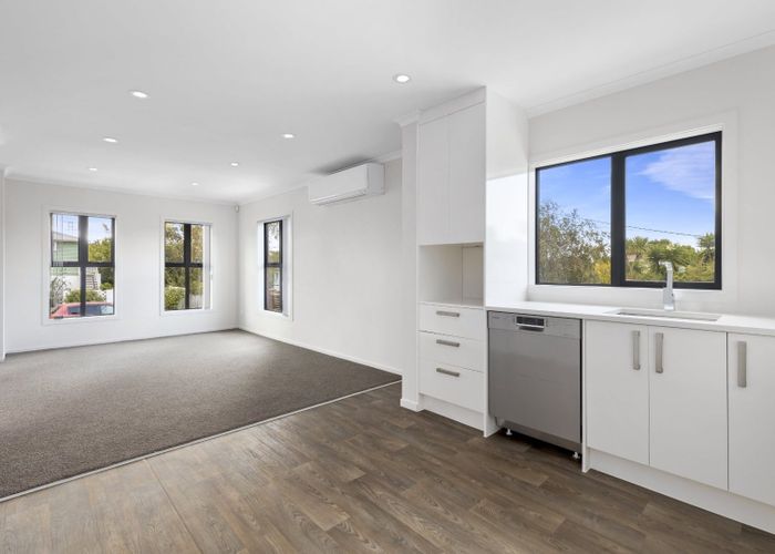  at 2/9 Marlene Avenue, Te Atatu South, Waitakere City, Auckland